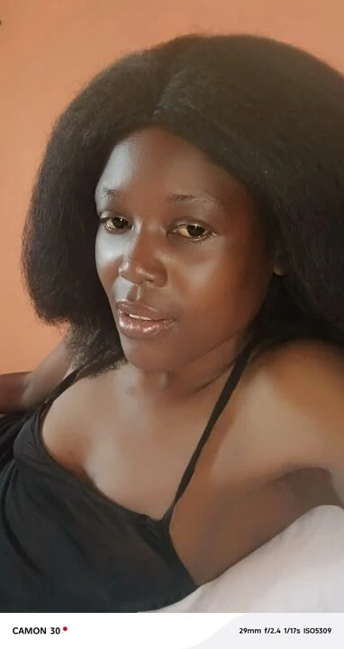 Kendimi her şeyin üzerinde sikebilirim ve çok yumuşak boşalıyorum.