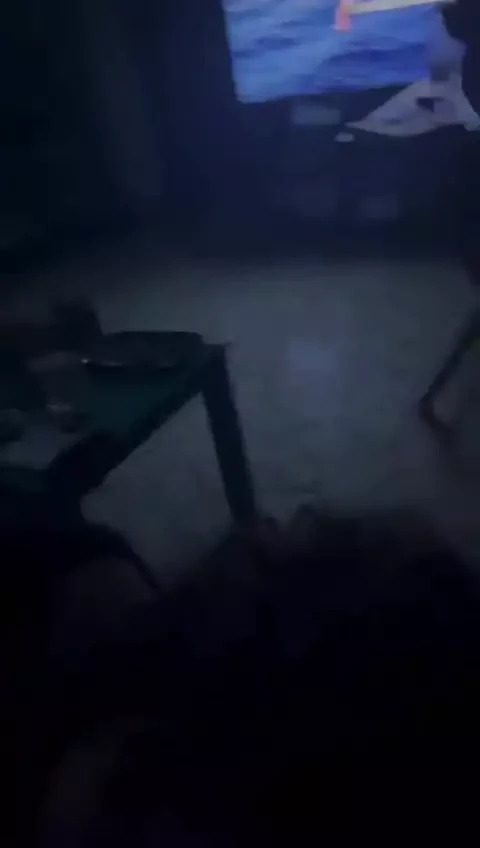 Üvey kız kardeş ev boşken benimle şaka yapıyor