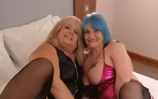 Nicola ve Mazza kız vibro eğlencesi