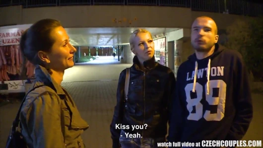 Güzel Çek çifti gf değişimi için para alır