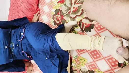 Desi Hot Mohini kız arkadaşı, kayınpederi tarafından Hintçe konuşan mohini ile becerdin.