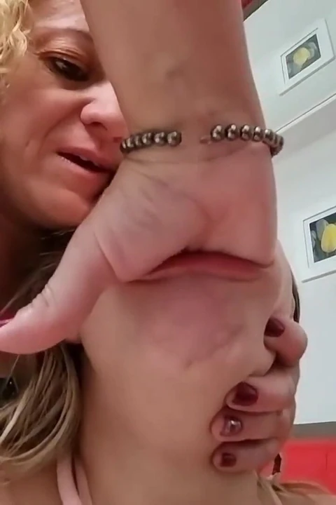 Derin eller ve daha derin dildo oyunu