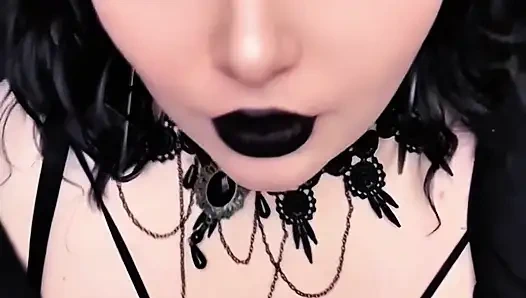 Gotik iri güzel kadının büyük zenci yarağının üremeye ihtiyacı var