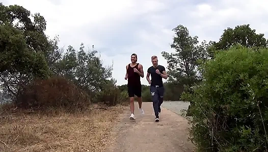 Ludwig çam ormanında sert Ricco'nun götünü siktiğinde