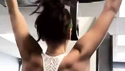 Sarah hyland barfiks çekiyor, Kasım 2018