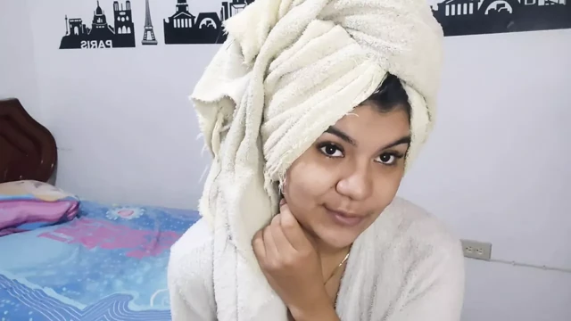 Banyoda büyük götlü latin