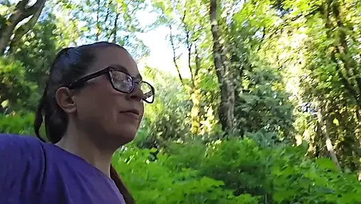 Asosyal faery içeride ve açık havada işiyor