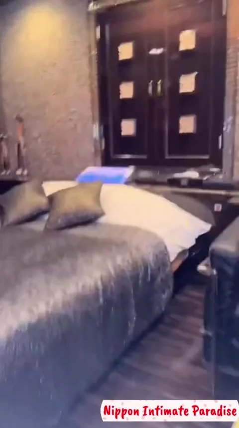 Bir plan üçe dönüşüyor, sözler beklenmedik bir geceye yol açıyor 1.