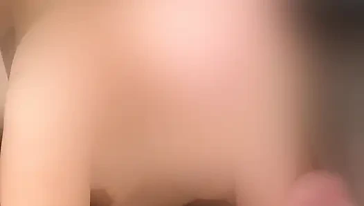 Sürtük pinay oda arkadaşı en iyi arkadaşının boyfrien'ine elle muamele çekiyor