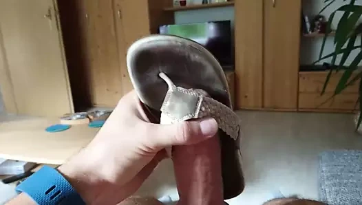 Ödünç alınmış iyi yıpranmış sandaletleri sikeyim