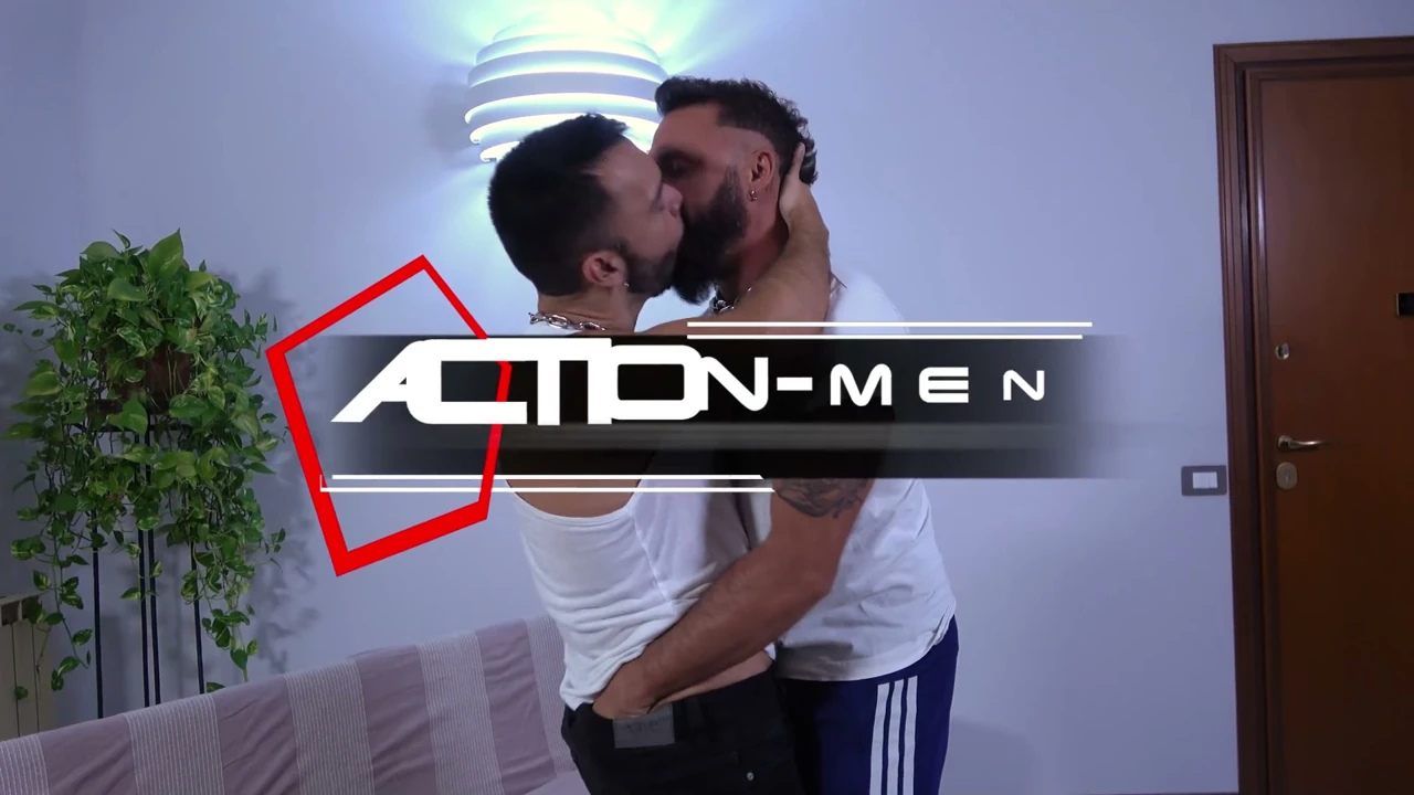 Porno gay latino: dos hombres se cogen en el sofá