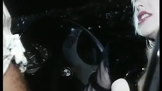 İtalyan nostaljik porno: Cicciolina unutulmaz bir sakso çekiyor