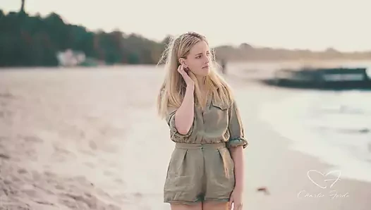 Lezbiyen gün batımı ve öpücükler! Charlie Forde ve Yağlı Gee