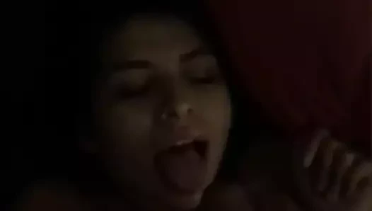 Gavat kız arkadaşı boğaların döllerini yutuyor