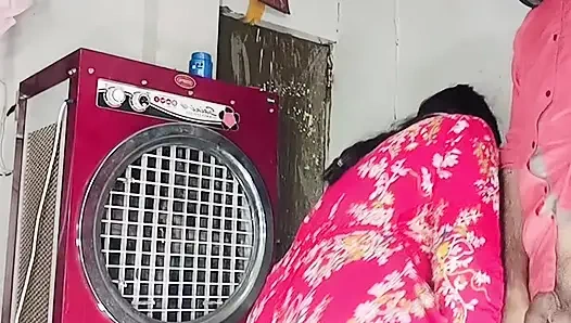 Göt amcık sikiyor yarak emiyor göğüslerini emiyor memeden süt emiyor ve domaltarak yarağa oturuyor ve doğrudan Hintçe seste yatıyor