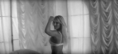 Britney spears kirli kız yatakta