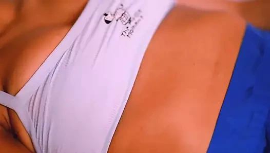 Üvey baba ve üvey kızının arkadaşı nehir kenarındaki motelde.