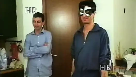 İtalyan olgun porno videosu çekiyor ve bu bir skandal! 90'lar #1