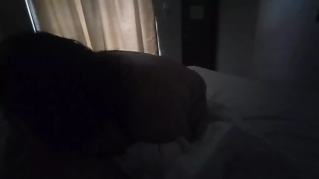 Arkadaşının büyük yarağını öğürmekten gerçekten heyecanlı