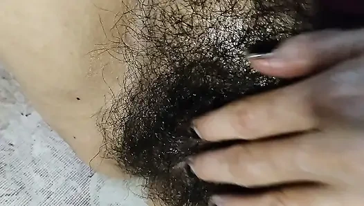 Yenge seks oyuncağını amına soktu ve amcık suyunu çıkardı