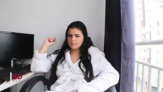 Üvey kız kardeşim tüm üniversiteye lezbiyen olmadığını kanıtlıyor - İspanyol pornosu