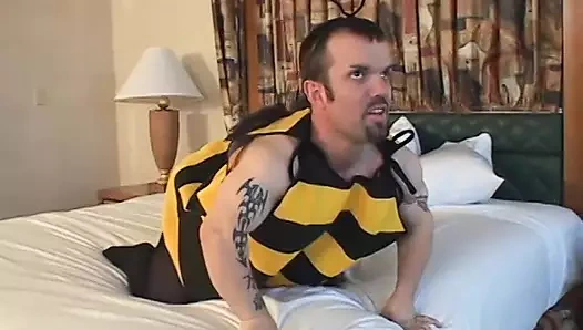 Azgın tatlı güzel bebek yatakta amını siktiriyor