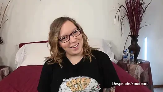 Çaresiz amatör ateşli iri güzel büyük memeler ve şişman götlü orta yaşlı seksi kadınlar yetişkin film çalışması için oyuncu seçmelerinde yarak emmeye ve sıkı amcıklarını almaya istekli