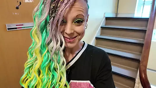 Koridorda halka açık oyun