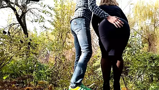 İşeyen kayınvalidem parkta tatilcilerin dikkatini çekiyor