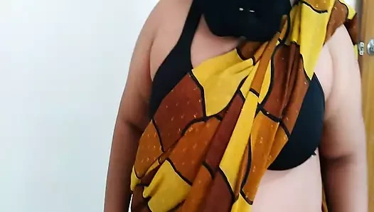 Gujarati hizmetçi odasını süpürürken ev sahibinin oğlu tarafından sikiliyor