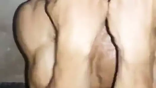 Kuli bangunan kekar berotot (kaslı inşaat işçisi)