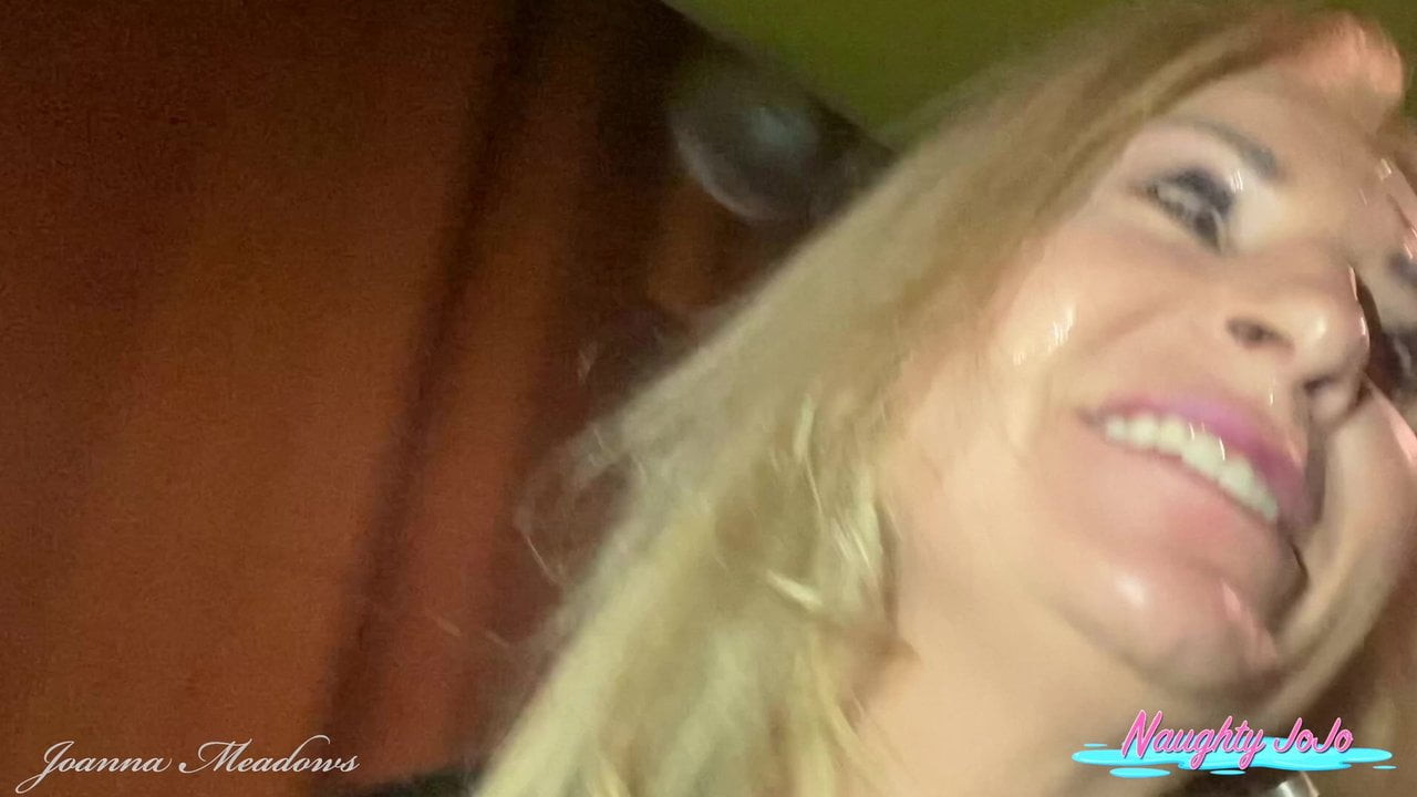 Cumwalk selfie milf - joanna çayırları - yaramaz jojo - kamu