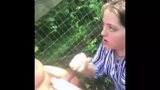 beyaz kız verir oral seks