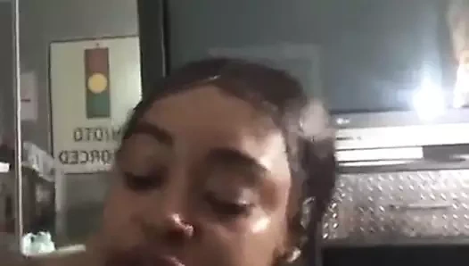 siyah kaltak tapıyor bir bbc