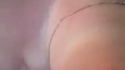 İskoç sürtük Sara çılgınca ovuyor.