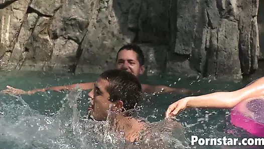 Beyaz gençler tara lynn foxx, jaelyn fox büyük zenci yarağı yaz festivalinde