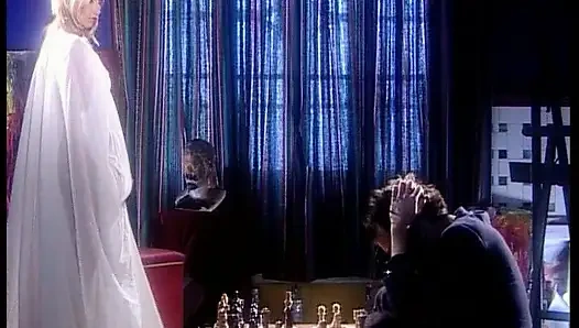 Siyah çizmeli çarpıcı esmer azgın sert yarakla sert sikiliyor