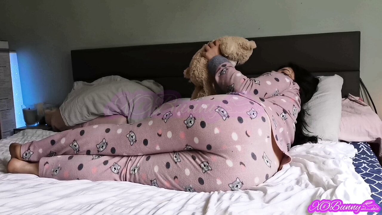 Pijama içinde rahatlama ve osurma (sadece hayranlarım için 5 dakikalık tam video)