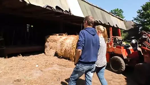 Tombul Alman kız becerdin üzerinde farm