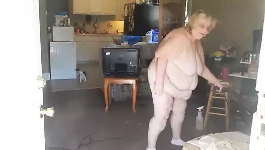 Ön kapı açıkken temizlik