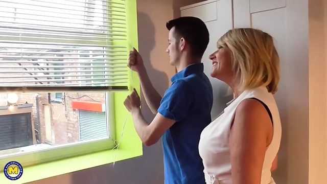 Olgun İngiliz anne amy ayartmak genç şanslı adım oğul