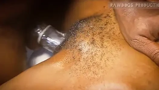 Üvey babamın etrafta olmadığını bilmeden üvey annemin suyu ıslak amcığını sikiyorum