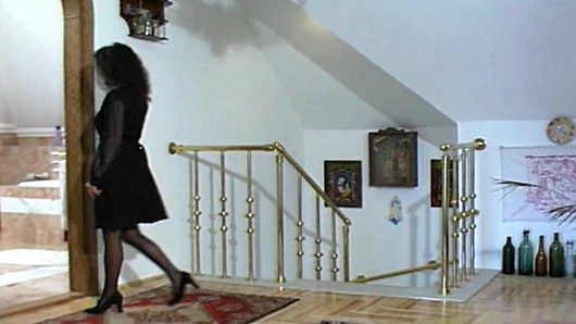 Büyük sert olgun bir yarağa ihtiyacı var