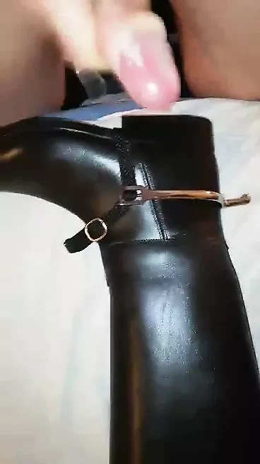 binicilik çizmelerine boşalmak