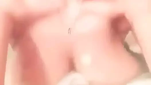 dans eden göğüsler