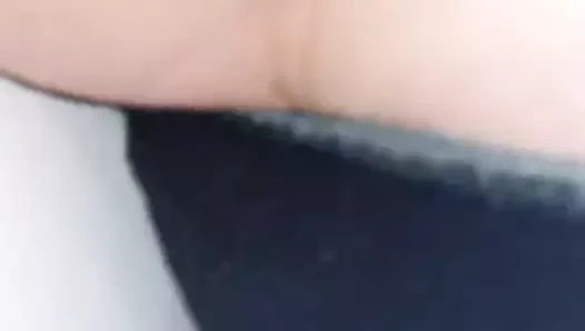 Sarışın karısının olgun sarkık göğüsleri ile oynuyor