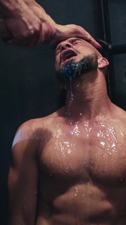 Canavar yarakla sikişiyor - alex brand ve ruslan angelo gay anal