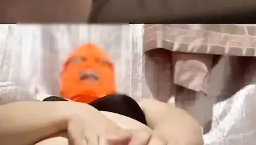 Evli kadın tek başınayken videomu izliyor