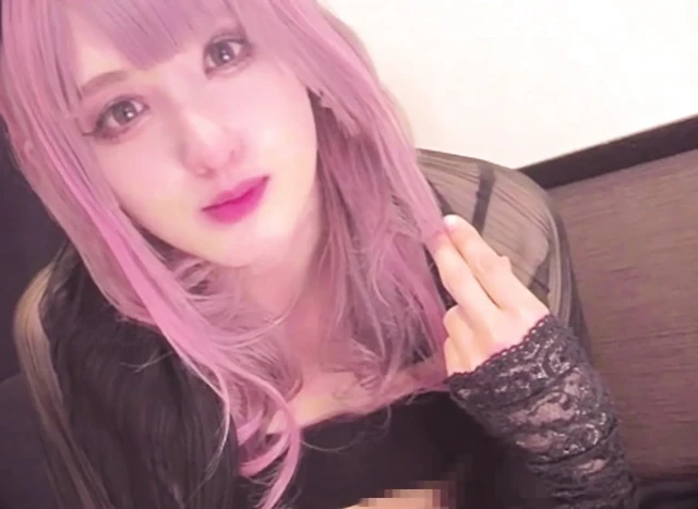 Cross-dressing yapan birinin anal vibratörle mastürbasyon yaptığı yayın videosu