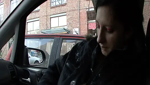 Islak büyük zenci yarağı gırtlağına kadar damlatıyor - orta yaşlı seksi kadın amcığını vahşice parmaklıyor